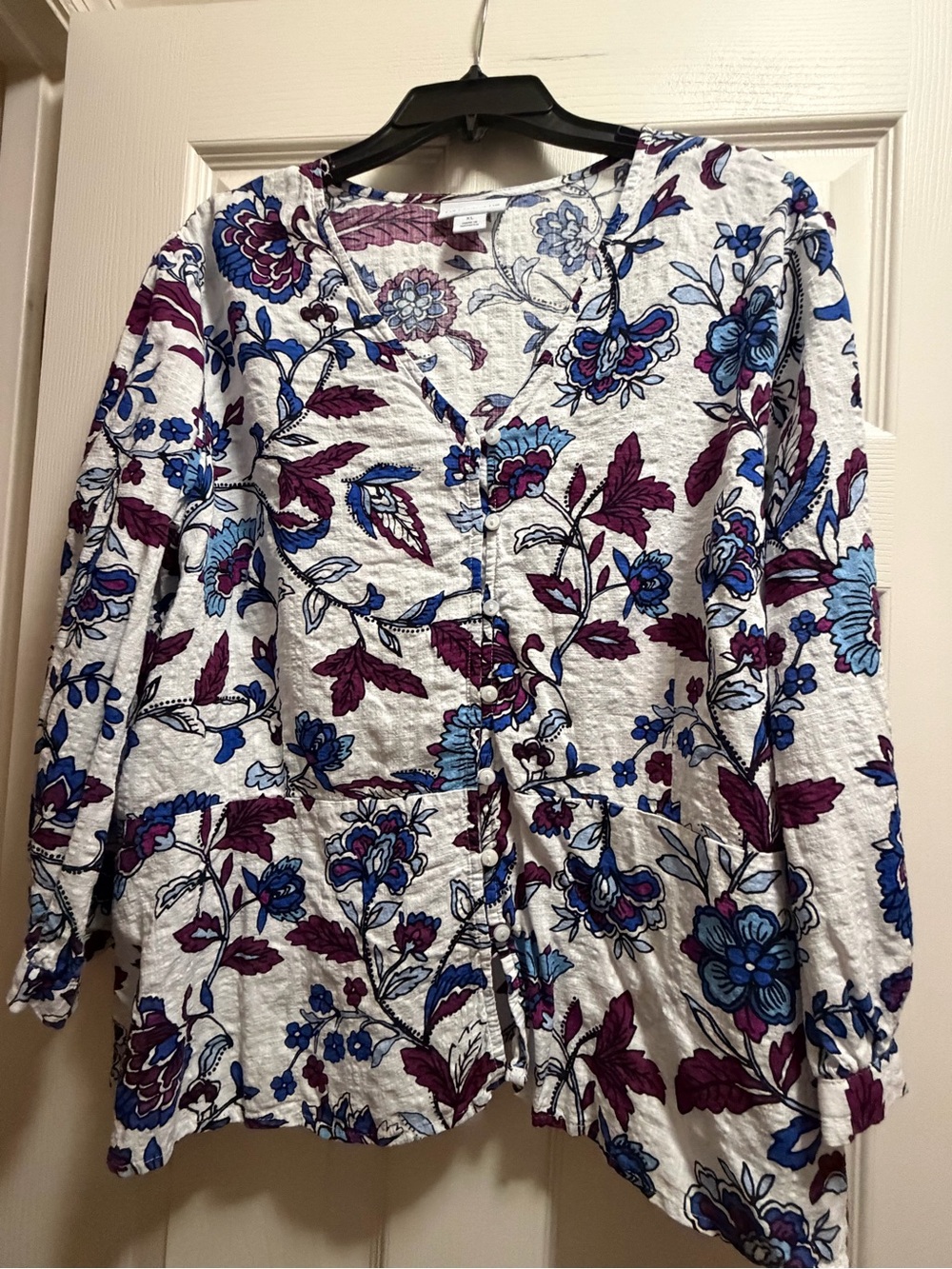 Liz Claiborne Floral Button-Front Women’s Top in White with Blue & Plum Print
